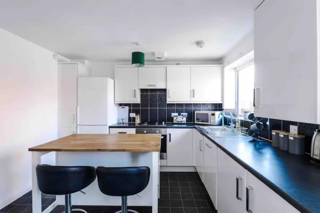 Holiday home Spacious 5 Bedroom Hosted By Mcr Dens Manchester