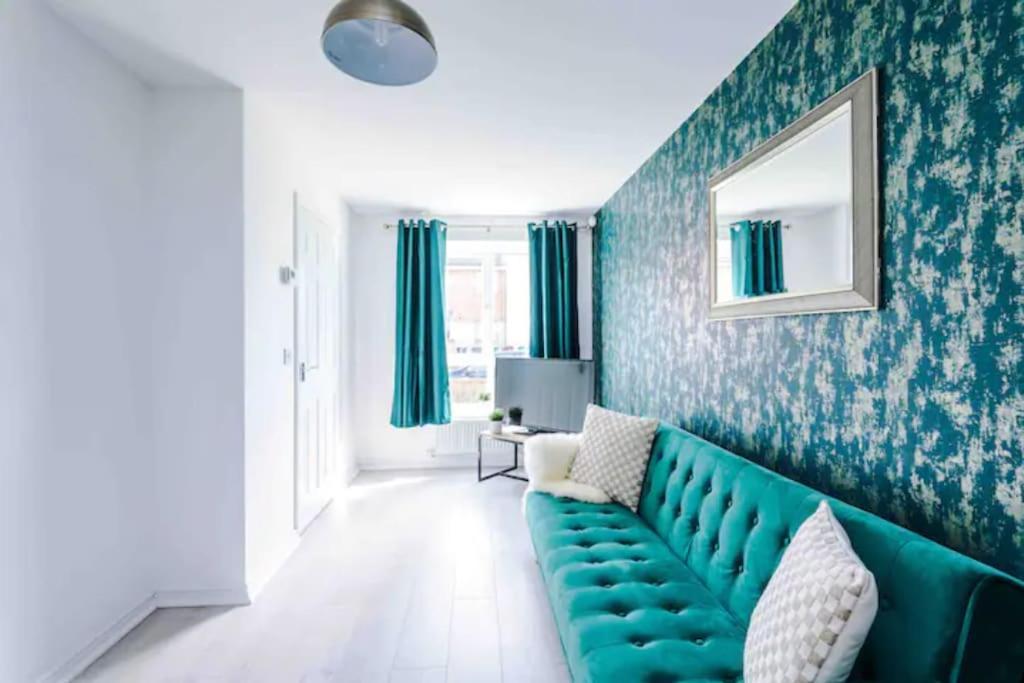 Hébergement de vacances Spacious 5 Bedroom Hosted By Mcr Dens *
